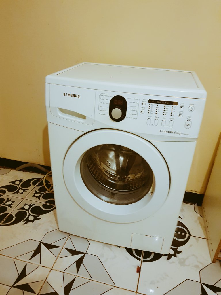 miss_mwale02's tweet photo. Washing machine for sale negotiable, k3500,the owner is relocating to Mansa they are raising money for transportation, its 1 year old and weight 6kgs,..location roma ,contact 0978067329,please RT my customer might be on your TL😊 https://t.co/B5Dm6NbXGS