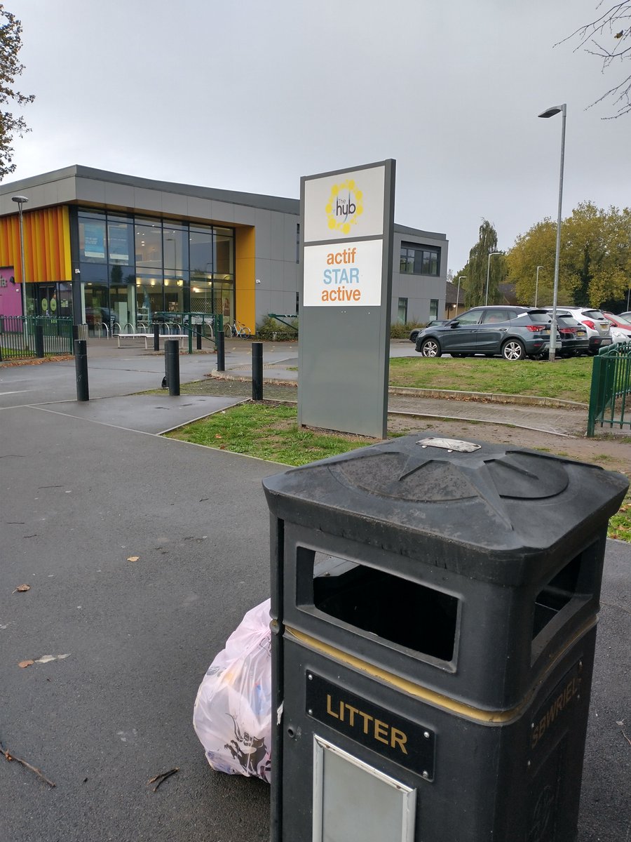 jacquic71's tweet image. @cardiffcouncil #quickquerycardiff #LoveWhereYouLive @KeepSplottTidy  another bag of litter. Not so many cans but can see the weather has turned as lots more uncollected dog poo