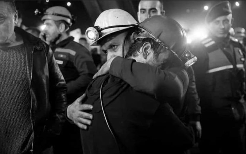 sercanzay8's tweet photo. " Hiç Bir Kömür Isıtmayacak ...!
 "Babaları Madende Can Vermiş ;
  Çocukların Yüreğini..geçmiş olsun BARTIN
#bartin 
#Amasra https://t.co/dZzZq3afL6