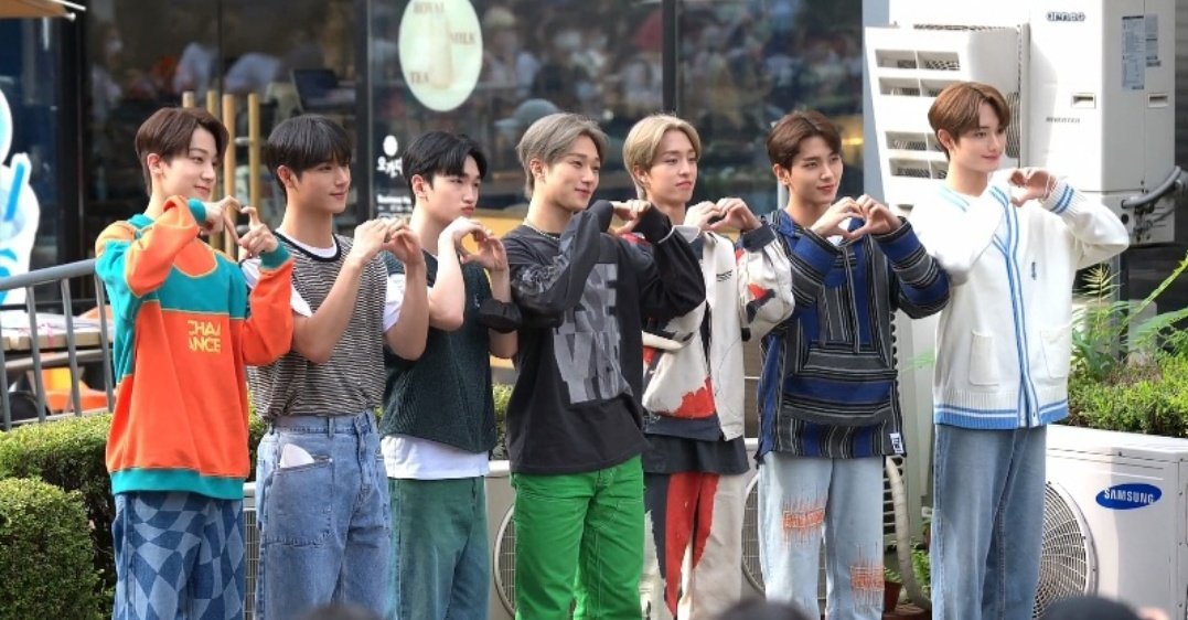 offbeatquiz's tweet photo. KCON JAPAN 2022 RED CARPET 
#HERO
#KCONJAPAN #KCON2022
#KCON2022JAPAN https://t.co/jDRFOF9PKg