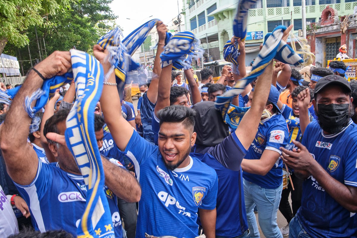 StarSportsTamil's tweet photo. அமைதிய வெச்சு அளக்காதே, புயல் அடிக்கிற அறிகுறி அது தான்💙🛐
Underrated fanbase of ISL👀
#LetsFootball #AllInForChennaiyin #ChennaiyinFC #SuperMachans #BstandBlues https://t.co/BB6a2bnXii