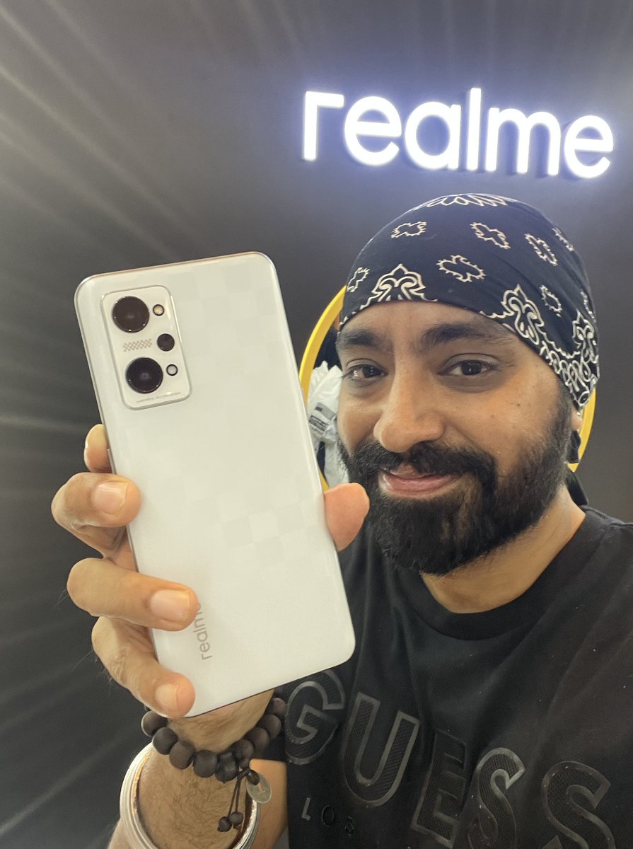 mrtechsingh's tweet photo. Amit Aggarwal's exclusive collection @LakmeFashionWk takes inspiration from the latest Realme GT Neo 3T.
#aboutlastnight #RealmeGTNeo3T #therealawakening #realme @iamitaggarwal https://t.co/a1ZAcQUtYf