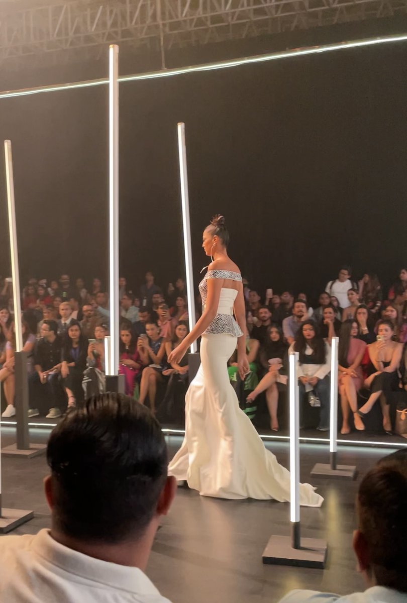 mrtechsingh's tweet photo. Amit Aggarwal's exclusive collection @LakmeFashionWk takes inspiration from the latest Realme GT Neo 3T.
#aboutlastnight #RealmeGTNeo3T #therealawakening #realme @iamitaggarwal https://t.co/a1ZAcQUtYf