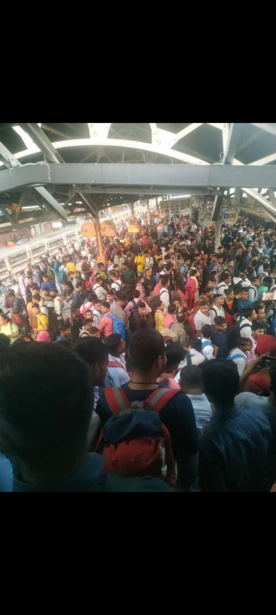 nidhi862000's tweet photo. You can survive in any situation if you are preparing for government exams.
I hope you are seeing this. @myogiadityanath
students are putting their life at sake to reach their centers.Things were different if it was about election rallies.
#studentslifematter #pet2022 #PET2022 https://t.co/3XAckTuVBt