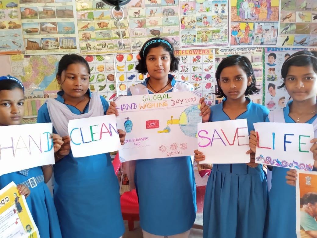 BaugShubhasmita's tweet photo. #GlobalHandwashingDay2022 
Observation of GHD with the theme "Unite for Universal Hand Hygiene" at different Anganwadi Centres.
@BpmuBasudevpur @BhadrakDswo  @DM_Bhadrak @WCDOdisha @UNICEFIndia https://t.co/FOt0iiGNL9