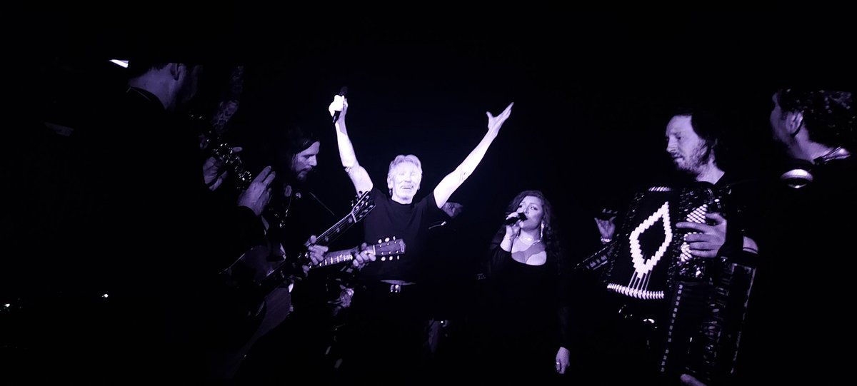 chejorgem's tweet photo. #RogerWaters catártico como siempre. https://t.co/u29KFJA93M