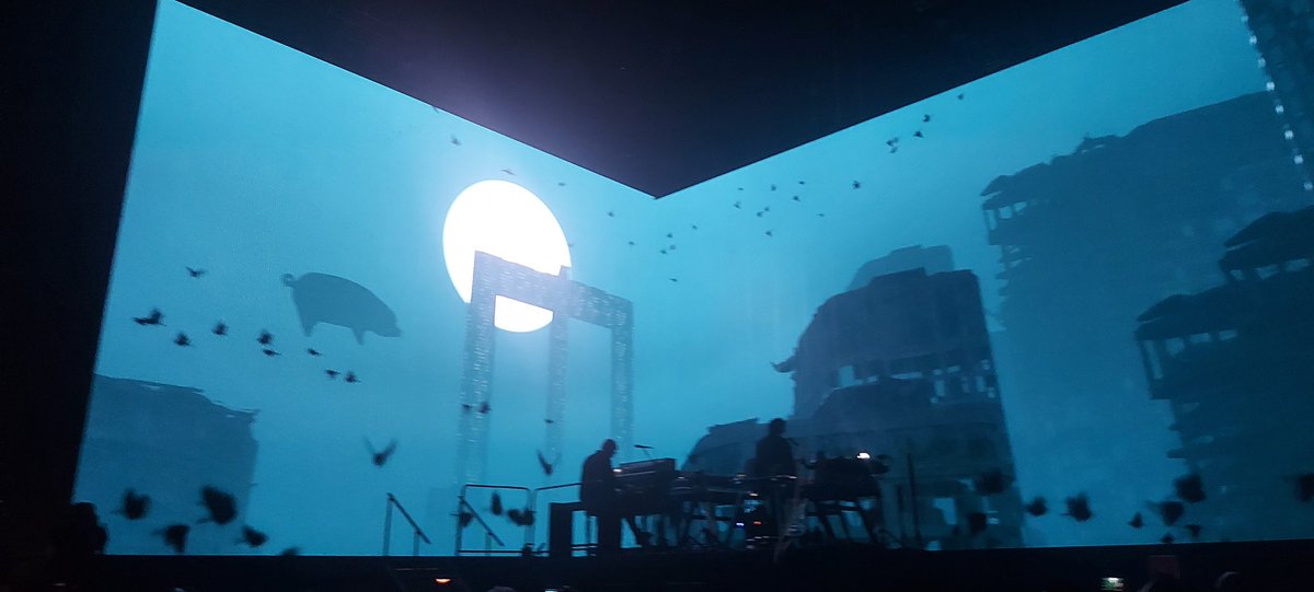 chejorgem's tweet photo. #RogerWaters catártico como siempre. https://t.co/u29KFJA93M