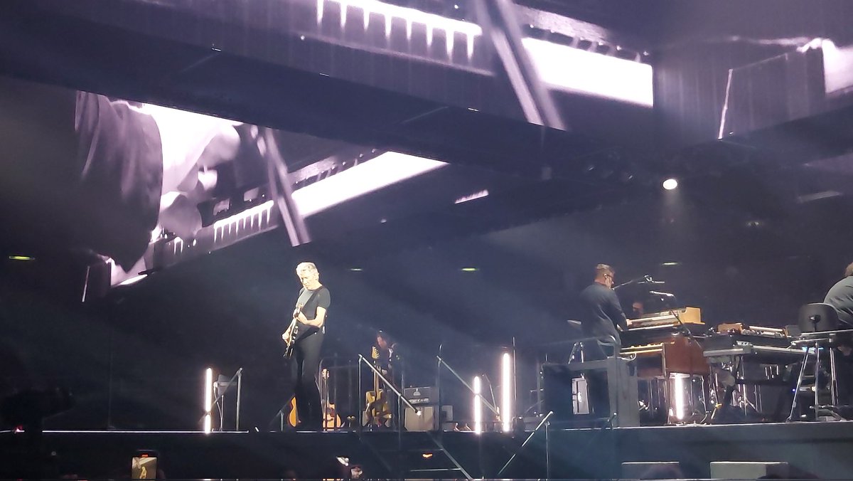 chejorgem's tweet photo. #RogerWaters catártico como siempre. https://t.co/u29KFJA93M