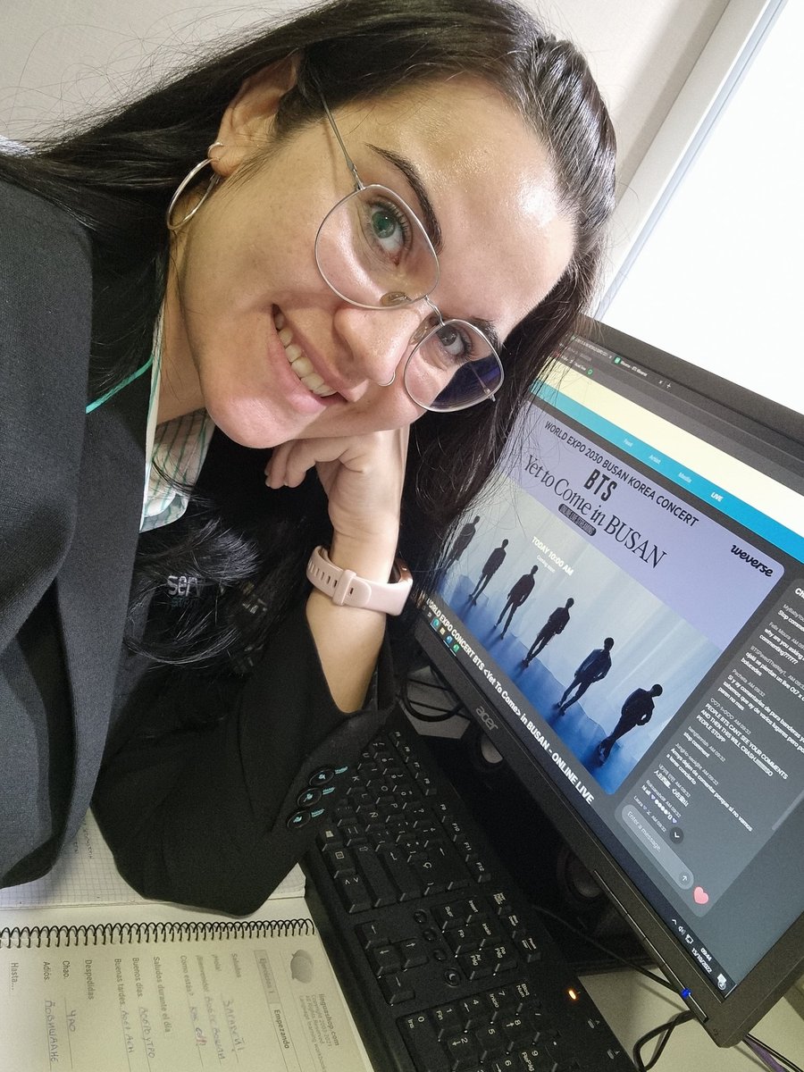 debsama6's tweet photo. #BTS_YetToCome_Weverse_LIVE Waiting for the show to start while I work 🇪🇦💜⌛️⏳️@BTS_twt https://t.co/XByawH0L7f
