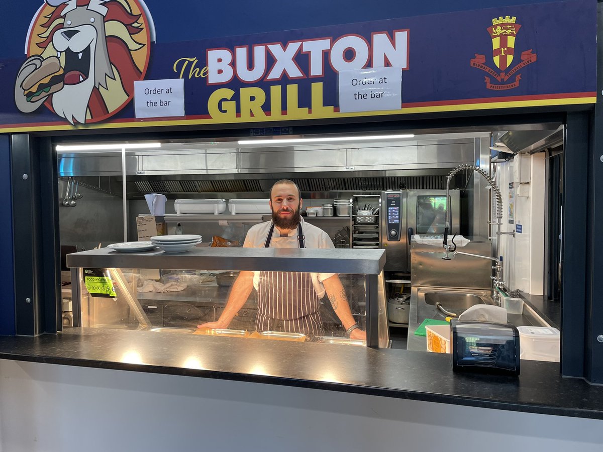 mrmattkuhn's tweet photo. An early start, but a packed clubhouse supporting the red roses at Medway RFC. Bacon and coffee is going down a treat. @englandrugby #lovedandfeared  @RFU @MedwayRFC @MedwayRFCWG https://t.co/NbfCE85XZ5