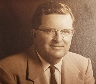 urology_history's tweet photo. #OnThisDay in 1905, Milo Ellick, inventor of the Evacuator, was born in Chicago. [Pic - Didusch @AmerUrological] He introduced his new evacuator in 1937 at the request of his boss Nathan Alcock to help remove prostatic chips during the new TURP operation.  https://t.co/7TP3RZV83p https://t.co/KaulBKQNzw