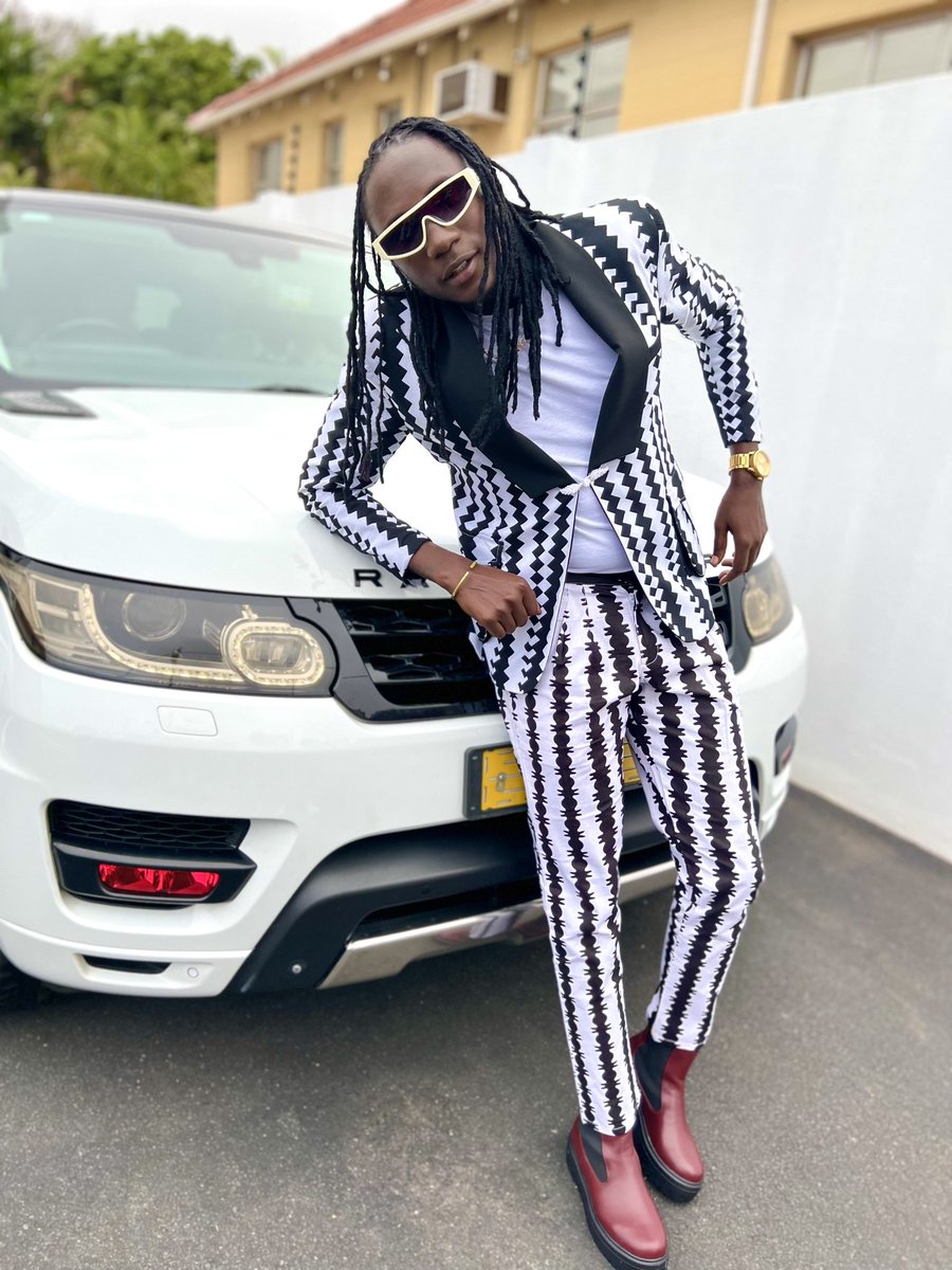 ZizaBafanaUg's tweet photo. SATURDAY VIBES ARE SO HIGH!🌟
The secret of life is enjoying the passage of time. #OKABILA_KI? Trending🤣🔥🔥
Kati mpulira obulamu bunyumira💪🏽 Era Nkede Kuwa #MukyalaWange anti #Babawa💞 ♥💸💸🔥🔥 https://t.co/kpAXJiLRfm