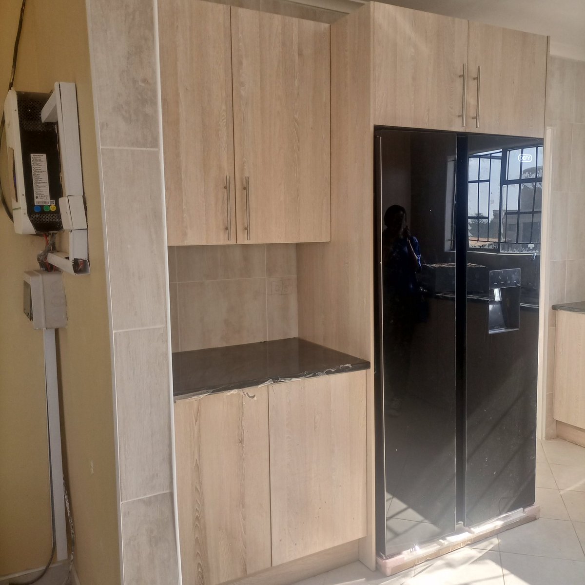 KingsClassicInt's tweet image. Shell Oak wood grained kitchen with Postform Laminated Countertop fitted in Heany Junction.(25km out of Bulawayo)

Appliances include a 5 plate gas stove with electric oven and integrated double door fridge.
Call/WhatsApp us on 0719749856 for