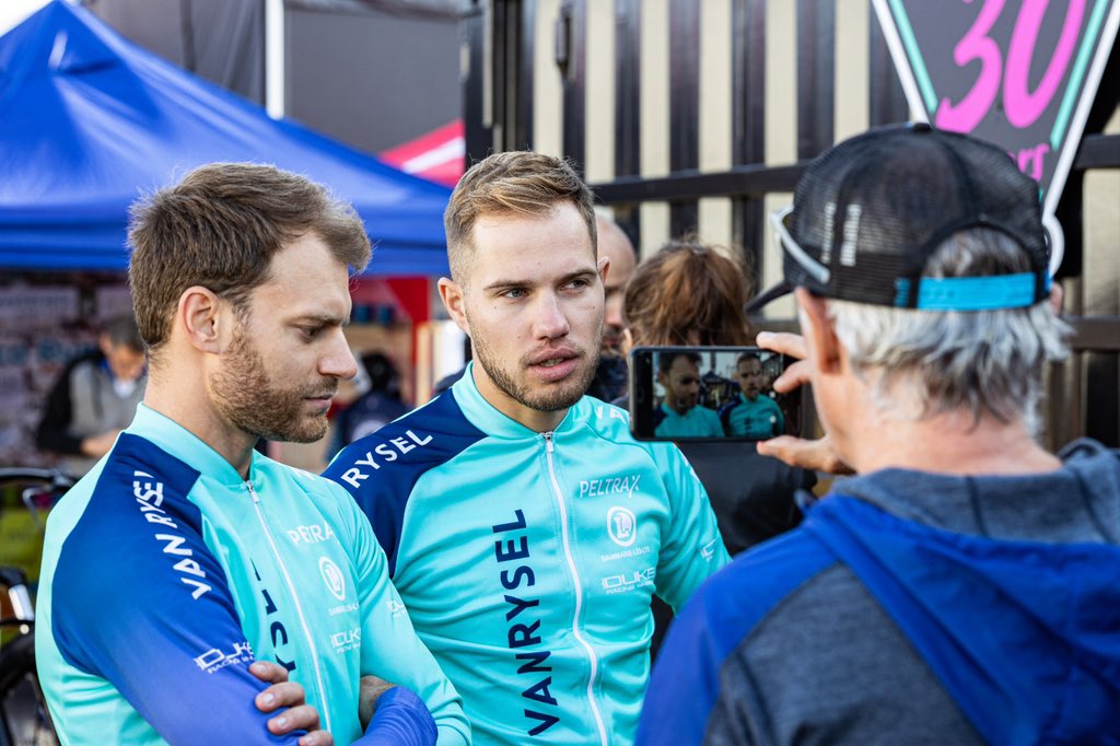 La semaine dernière, on annonçait la création du Team <a href="/van_rysel/">VAN RYSEL</a> 😍

Et dès ce week-end, nos 3 gars sûrs seront de sortie :

📍Samedi : Verneuil en Halatte - 15h35
📍 Dimanche : Pfastatt Lutterbach - 

Tellement hâte ! 🔥