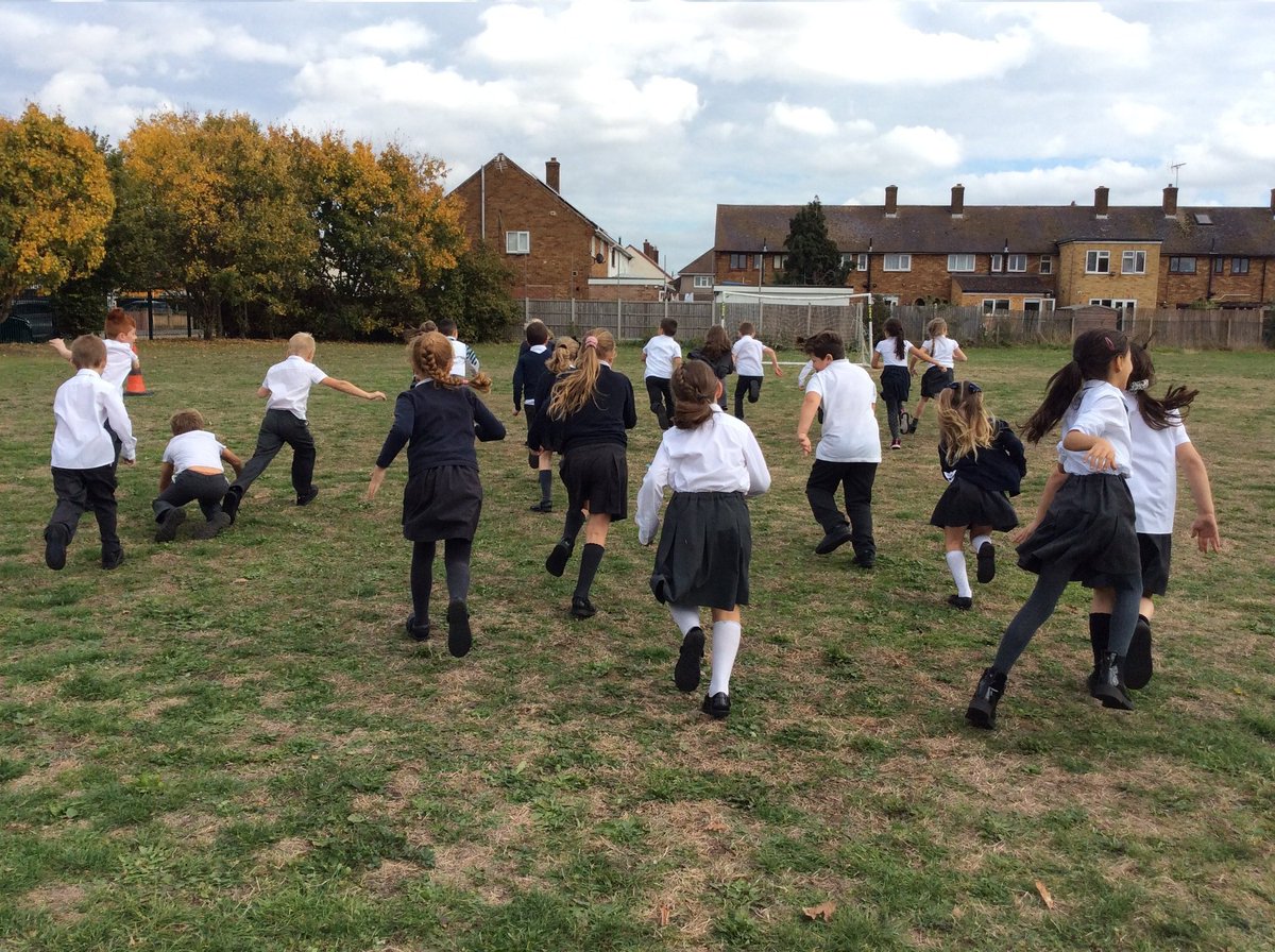 Year3Somers's tweet photo. In Science, the children took part in a 'lung busting' investigation where they learnt about how exercises affects how hard our lungs and heart works. #teaching #science https://t.co/9J2Kiintli