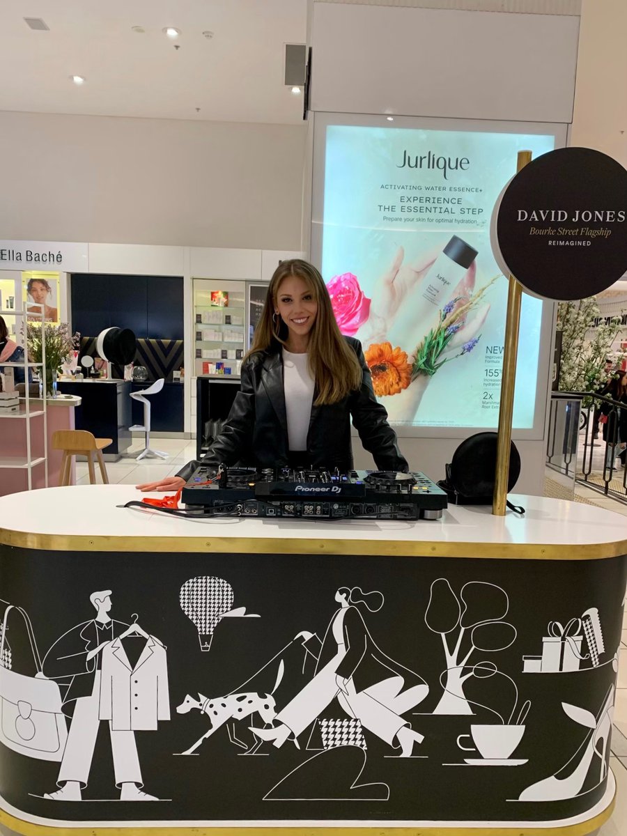 BrittanyLeo_'s tweet photo. Last night at David Jones for Vogue Fashion week. Then a gig this morning, and now on my flight for a nice overseas holiday โ๏ธ #music #holiday #weekendvibes #djdimension #davidjones #djsfashion https://t.co/aW7n4a2oeP