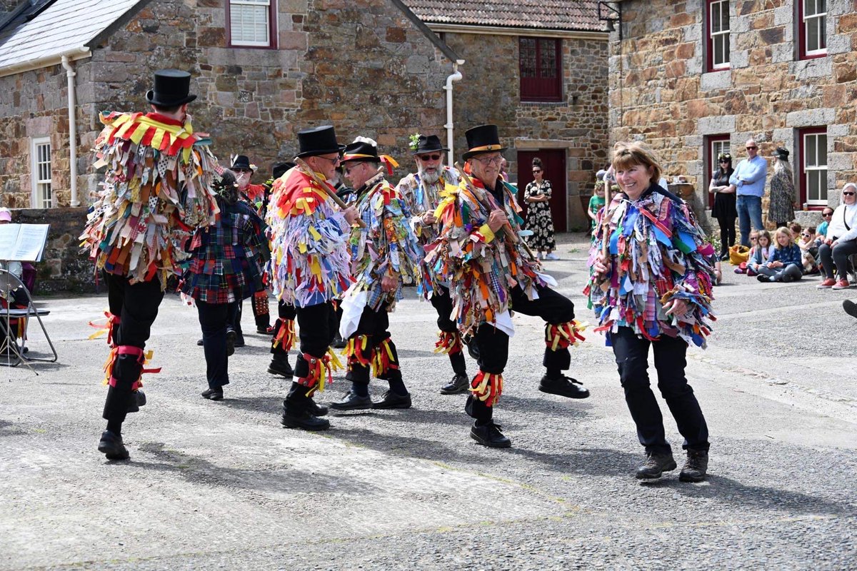 HelierMM's tweet image. Don't forget our new practice season starts on Monday and we would love you to come along and have a go. We will be in the back hall at Trinity Youth Centre (behind the Parish Hall) from 8 - 10pm. 
No dance experience needed, just enthusiasm and the desire to wield a stick!