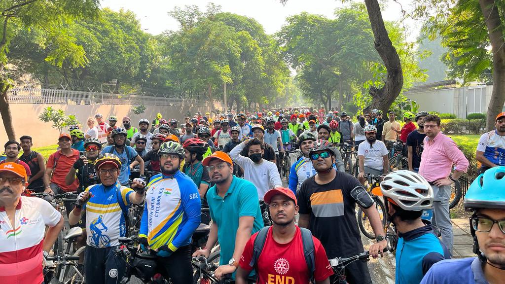 EU_in_India's tweet photo. 🚴‍♀️🚴🚴‍♂️#Cycling4Future 2.0 received an overwhelming response in Delhi today. 

More than 500 participants paddled their way on streets of Delhi from @NLinIndia  to @GermanyinIndia in a cycling marathon for #ClimateAction and a better future. Stay tuned for more updates. https://t.co/n0aBkCJQFW