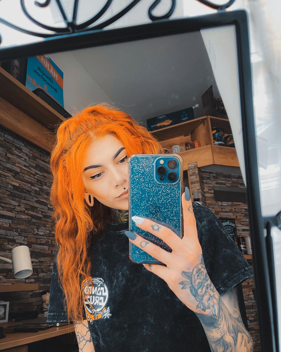 Five minutes after this I broke my phone... I swear my Will will be amused by my clumsy behaviour.