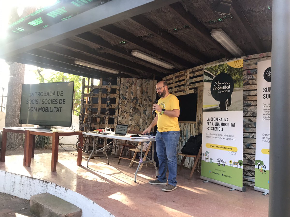 SomMobilitat's tweet photo. Arrenquem la 3a trobada de socis i sòcies a Vilanova i la Geltrú! #essvng Amb moltes ganes de retrobar-nos i debatre plegats el futur de la cooperativa. #SomMob2022 https://t.co/h5utY4zEVI