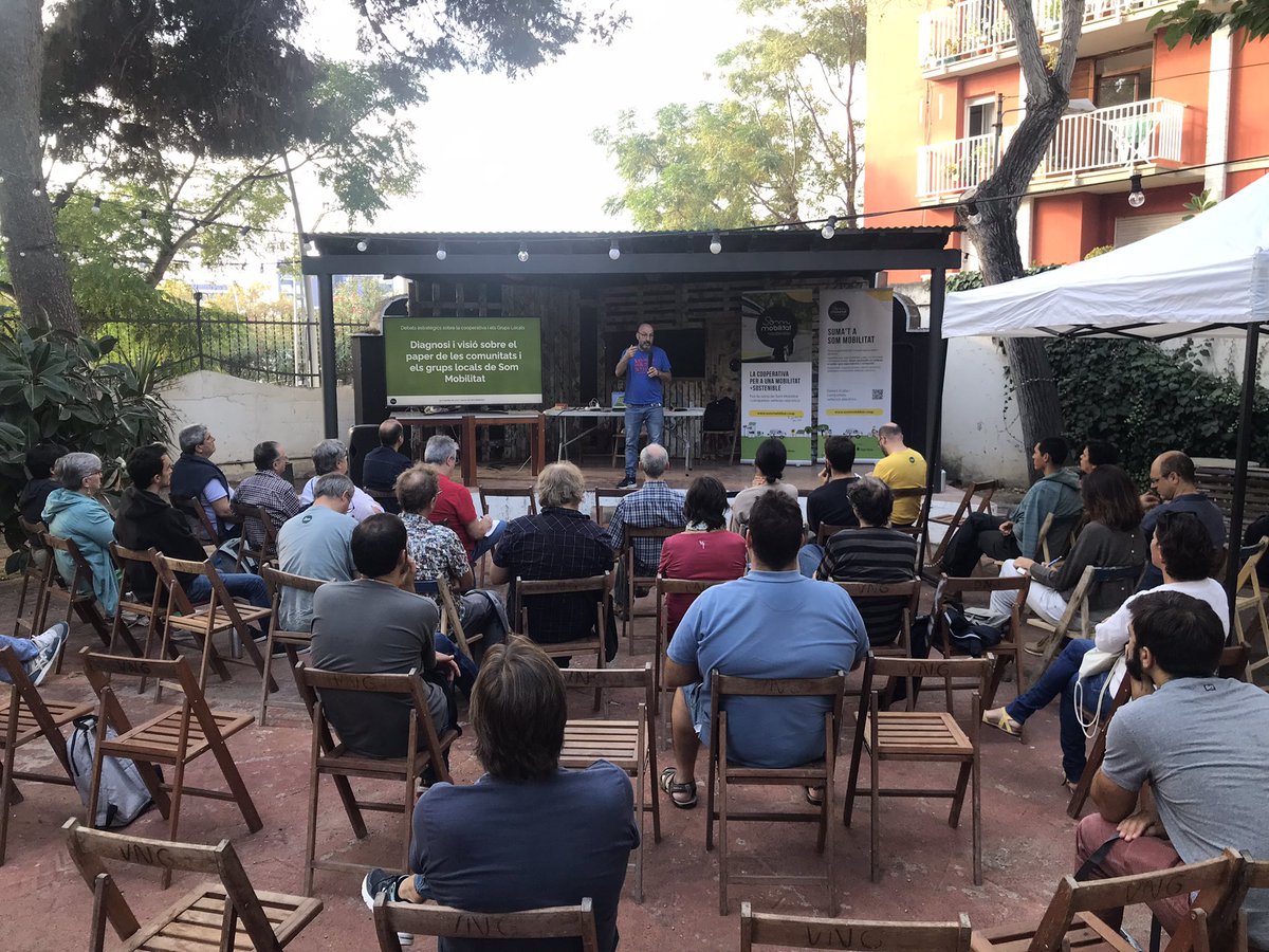 SomMobilitat's tweet photo. Arrenquem la 3a trobada de socis i sòcies a Vilanova i la Geltrú! #essvng Amb moltes ganes de retrobar-nos i debatre plegats el futur de la cooperativa. #SomMob2022 https://t.co/h5utY4zEVI
