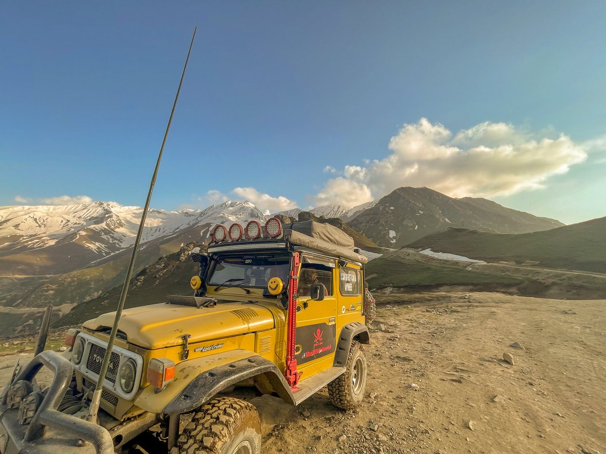 masaudgondal's tweet photo. کالام سے کمراٹ جاتے ہوے بڈاگوئی پاس پر ایک خوبصورت تصویر
Beautiful picture at #BadgoiPass on our way to #Kumrat from #Kalam

Watch full track video on
https://t.co/WBgH1iXN2j

#ManWithYellow4x4 
#devilslove 
#Pakistan 
#toyotabj40 
#toyotafj40 
#tlc40 
#dangerousroads https://t.co/makLrUNaqo
