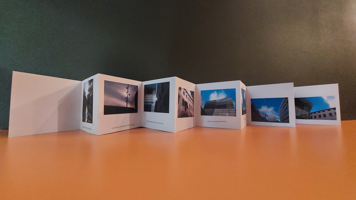 insmtarradell's tweet photo. 📸L’alumnat de 4t hem participat en el taller Mirar, fotografiar, llegir... la ciutat!, d'@abaoaqu_ al @cececebe. Hem après com mirar fotografies i en acabat hem fet un fotollibre analògic.
#instarradell #fotografiaencurs #4tESO https://t.co/DKiiGnBTeK