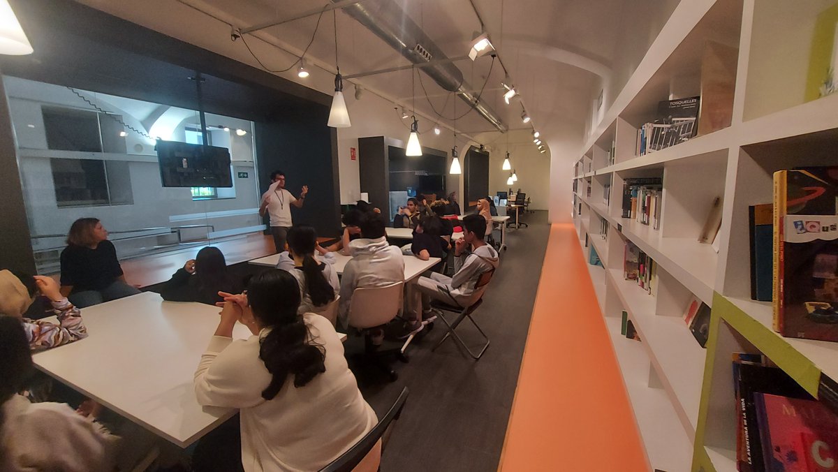 insmtarradell's tweet photo. 📸L’alumnat de 4t hem participat en el taller Mirar, fotografiar, llegir... la ciutat!, d'@abaoaqu_ al @cececebe. Hem après com mirar fotografies i en acabat hem fet un fotollibre analògic.
#instarradell #fotografiaencurs #4tESO https://t.co/DKiiGnBTeK
