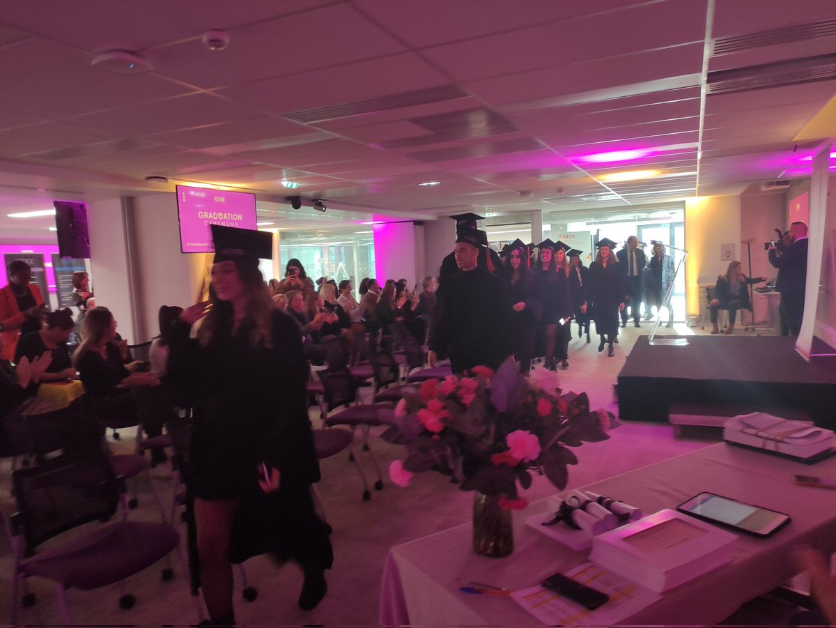 lassalle_f's tweet photo. #kedgebs #MSMSc arrivée des étudiants MS Marketing digital et data à la cérémonie de remise des diplômes sur le campus de Paris @gregbress félicitations à tous ! https://t.co/wjNQL8qj5R