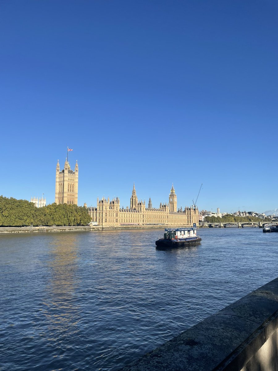 MattH_EmpLaw's tweet photo. Loving the morning walk to the #cilexgraduation today. It’s going to be a great day of celebration. If you are coming, I’ll see you there soon! https://t.co/DrayiHkQEt