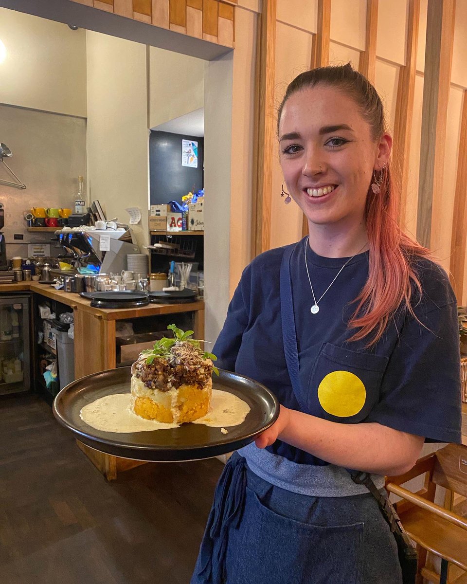 If you are eating out this weekend, keep it local. You can’t beat a smile like this. 
#eatlocal #shoplocal #smallbiz #edinburgh