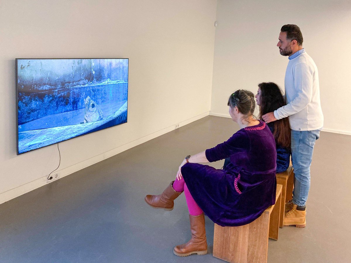 Mooie opening van de nieuwe expositie Kunstenaars IN BEELD in De Fabriek vrijdagmiddag. Kom ook langs en ga kijken naar het werk van de 18 deelnemende kunstenaars. #cbkemmen #kunstenaarsinbeeld