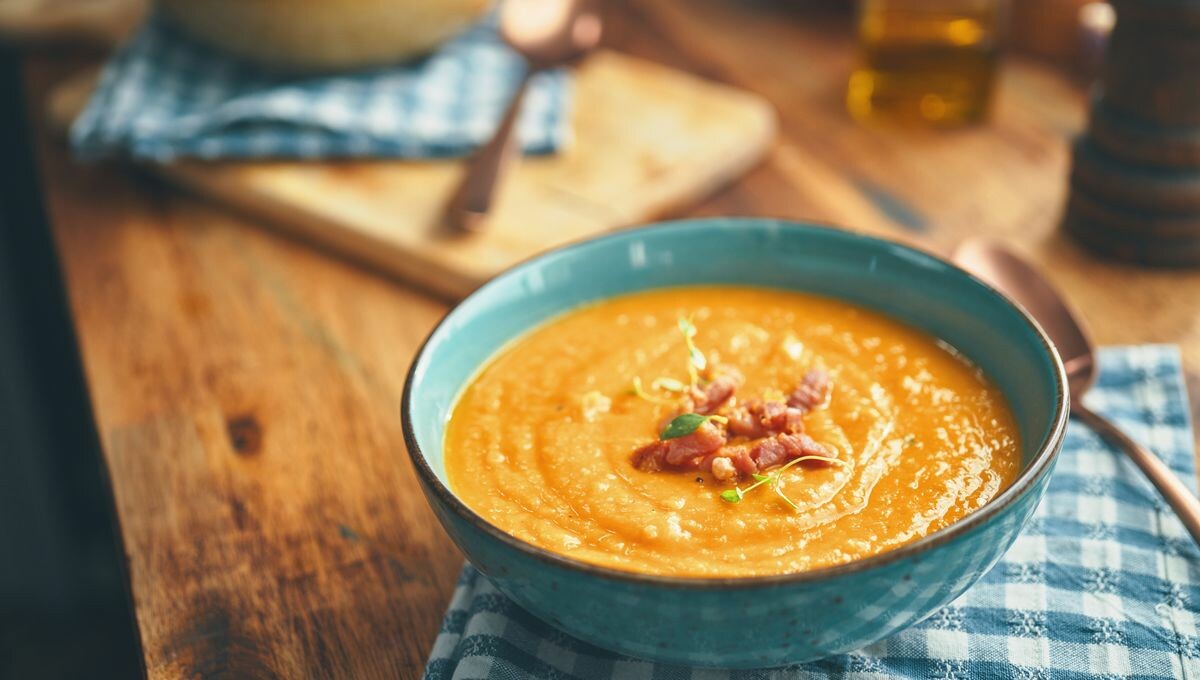 C'est l'heure de sortir le pied à soupe. 
Découvrez la recette du velouté de potimarron, châtaigne, lard paysan et noisettes torréfiées du chef <a href="/GregoryCohenoff/">Gregory Cohen</a> 🥣 

➡️ l.franceinter.fr/Ww8