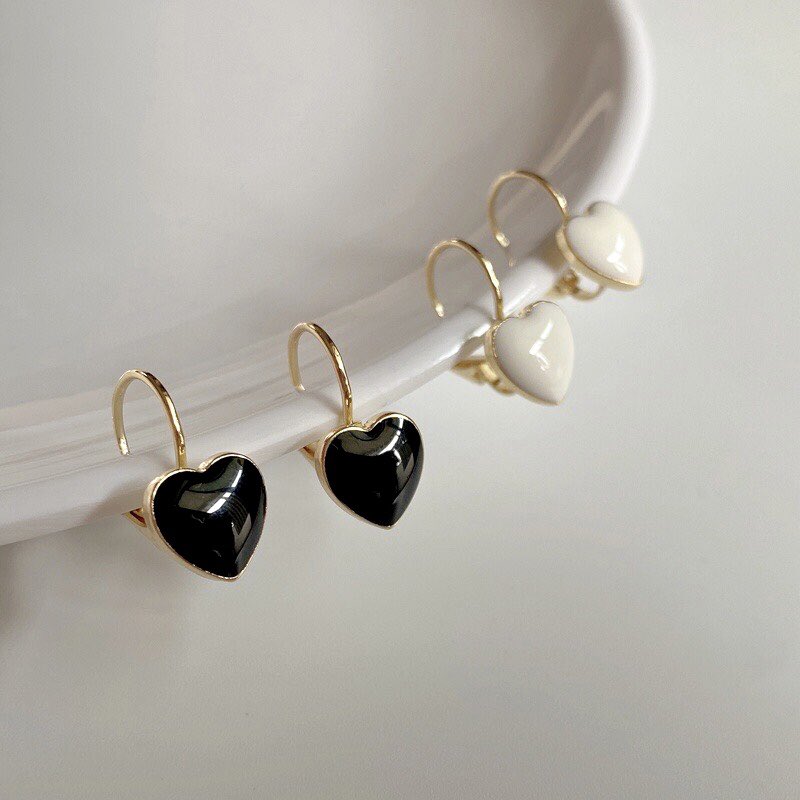 Alice_Abear's tweet photo. : heart earrings🖤✨🤍
❥ มีแต่แบบเจาะน้า
♡ Price 49.-
♡ ซื้อ3ชิ้นขึ้นไปส่งฟรี(คละได้ทั้งร้าน)
#aliceabear_earrings
#aliceabear_earhook

#เครื่องประดับ #กำไล #ต่างหูหนีบ #สร้อยข้อมือ #สร้อยคอ #แฟชั่น #ต่างหูมุก #ต่างหูดอกไม้ #ต่างหูผีเสื้อ #ต่างหูผลไม้ #ต่างหูโบว์ #ต่างหูหัวใจ https://t.co/Rc87DQmYzQ
