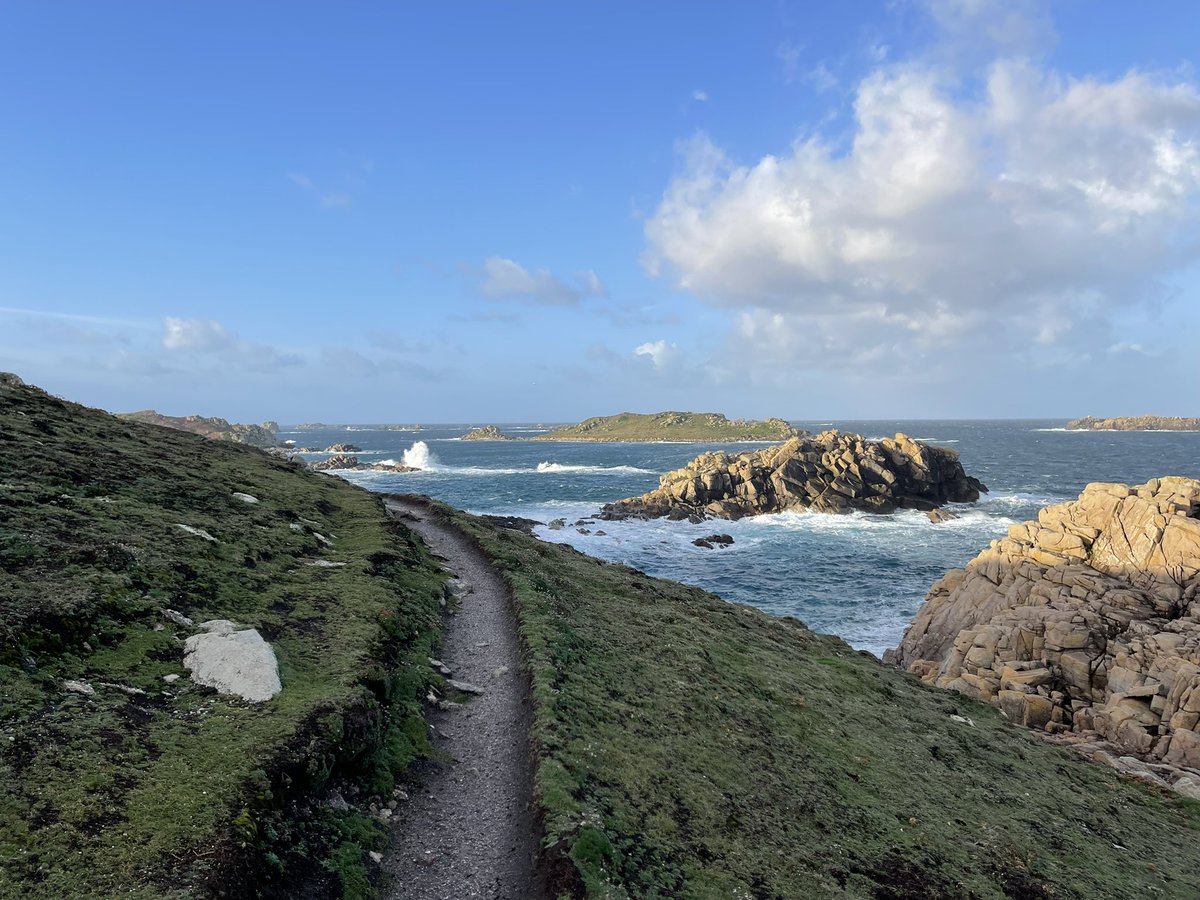 liz_fenwick's tweet photo. Morning #plotwalk making a TikTok video taking about setting as character and referencing @K_RhodesWriter and her fabulous #islesofscilly based crime novels #hellbay #bryher https://t.co/QwfWZAwTee