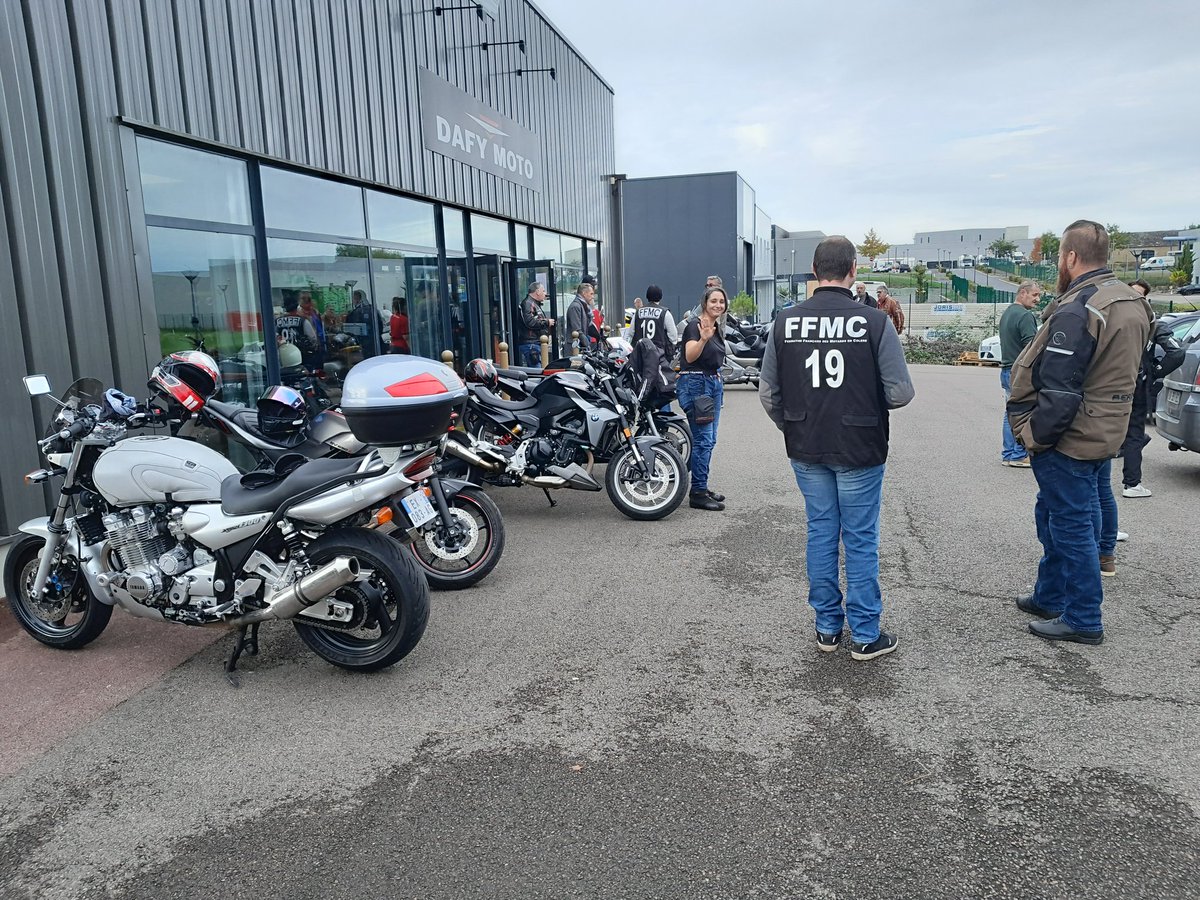 Philipmog1's tweet photo. Day out on the Bike! #ffmc19 and a run-out later. Should be a good day https://t.co/7FYRPIIRvJ