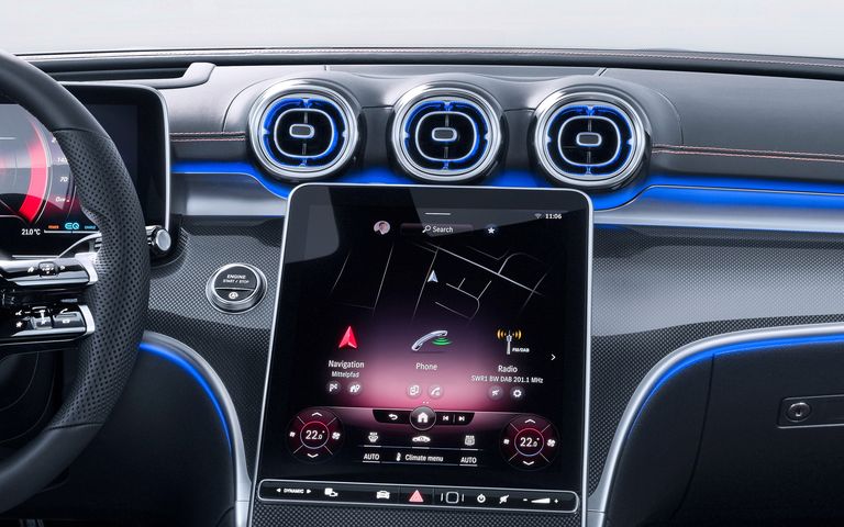 Trading24423063's tweet photo. La nouvelle berline C300 de génération W206 offre plus d'espace, un look plus agressif et la dernière technologie d'infodivertissement MBUX. #CreditAuto dispo chez #AST @leParrainRDC @samymufuta2 @sidis_samy @PdgMusa @HonoreMvula1 @MulapuSerge @J_Luc_Officiel @JoelAmbur https://t.co/lGLTRuKsZM