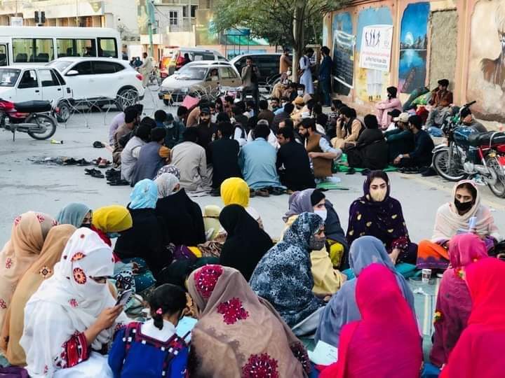DrumairBSO's tweet photo. بلوچستان فزیو تھراپی ایسوسی ایشن کا دھرنا پانچویں روز بھی جاری ۔میں اپنے کمیونٹی کے بہادر بھائیوں اور بہنوں کے جدوجہد کو سلام کرتا ہوں
جو اس سردی میں اپنے حقوق کے لئے سراپا
احتجاج ہے
@Maqbool_Baloch1 @DrRashidRahmat
@DrMohsinJameel1 #BPABalochistan
#SavePhysiotherapistFuture ✌️ https://t.co/zIigQ9e6h8