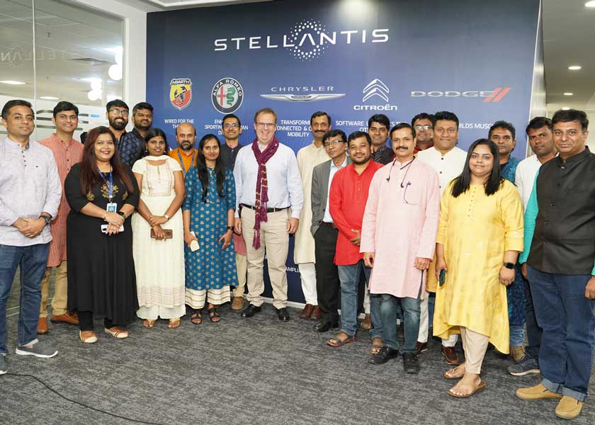 ElettronicaMer2's tweet photo. @Stellantis espande ulteriormente la presenza dei suoi Hub Software inaugurando a #Bengaluru, in #India, un nuovo centro all’avanguardia focalizzato sullo sviluppo della piattaforma tecnologica #SmartCockpit. https://t.co/jOLok8Deld https://t.co/qiUZtqaF46