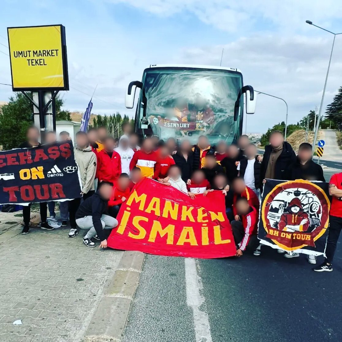 BEEHAASS! tweet media