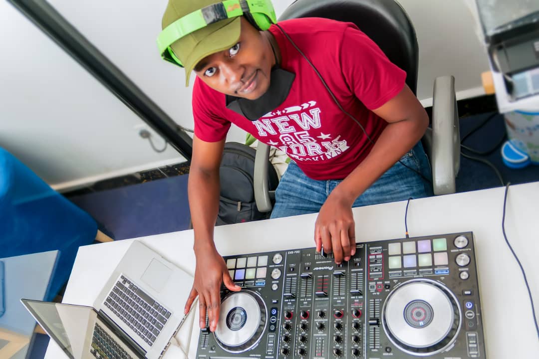 RXRadioUG's tweet photo. Ready For The Weekend Dance Party Show?!
@DicksonTheDj1 is coming with #TheCyclone, 8PM.
Listen to #TheCyclone part two: https://t.co/hxw2Io1r8A | https://t.co/Ju3iSAa8TV | iOS- https://t.co/vRHq5kG40R | Android- https://t.co/eichnnpLgP (8PM-12AM) only on @RXRadioUG https://t.co/8k3tr8cM0O