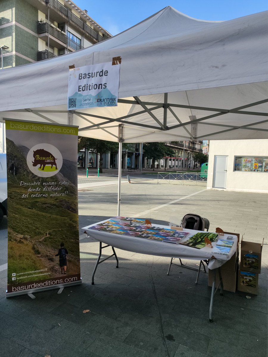 BasurdeEditions's tweet photo. Ya estamos en Arrasate para el festival de senderismo #PuntaikPunta 
@debagoiena @ArrasatekoUdala https://t.co/wFm8hynoJz