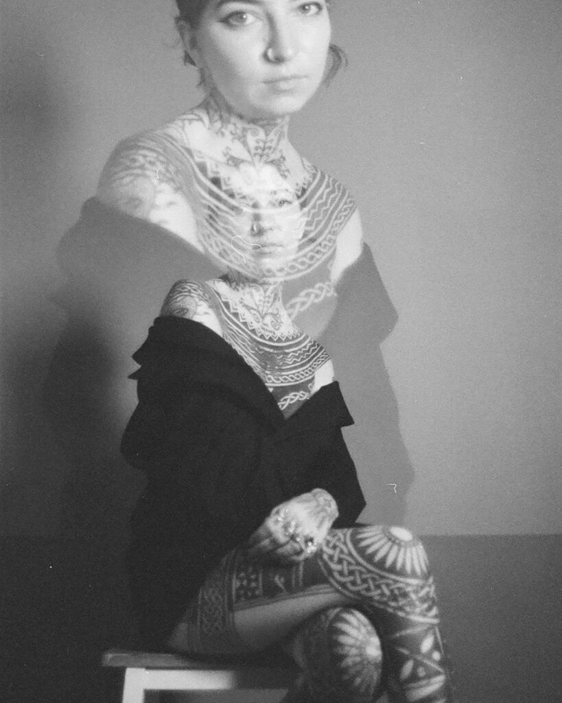 ms_veness's tweet photo. Made a reel, that tanked. Hate this app today. But loooooook at the stunning Abbie.
Ft @mmxnson on @ilfordphoto 
#doubleexposure #monochrome #ilford #tattooed #filmisgod #deathb4digital #nograinnoglory #believeinfilm https://t.co/ZIhohaZ1Hq https://t.co/socH0KpSki