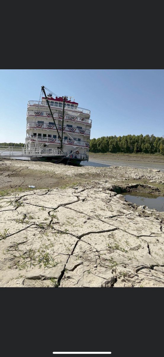 The preacher man says it's the end of time
And the Mississippi River, she's a-goin' dry
The interest is up and the stock market's down
And you only get mugged if you go downtown. #hankknew
