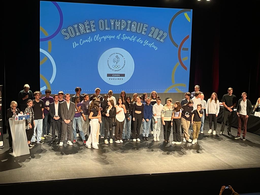 UnssYvelines's tweet photo. Le sport scolaire avec l'@unss dans @Les_Yvelines récompensé hier à la Soirée Olympique du #CDOS78 à @VilleCoignieres ! Bravo aux A.S. championnes de France 2022 et merci @DidierFischer1 pour l'accueil !
@AOC1978 @PapNdiaye @giraultolivier1 @LucPham6 @PatardDominique https://t.co/GvPIGnkYva