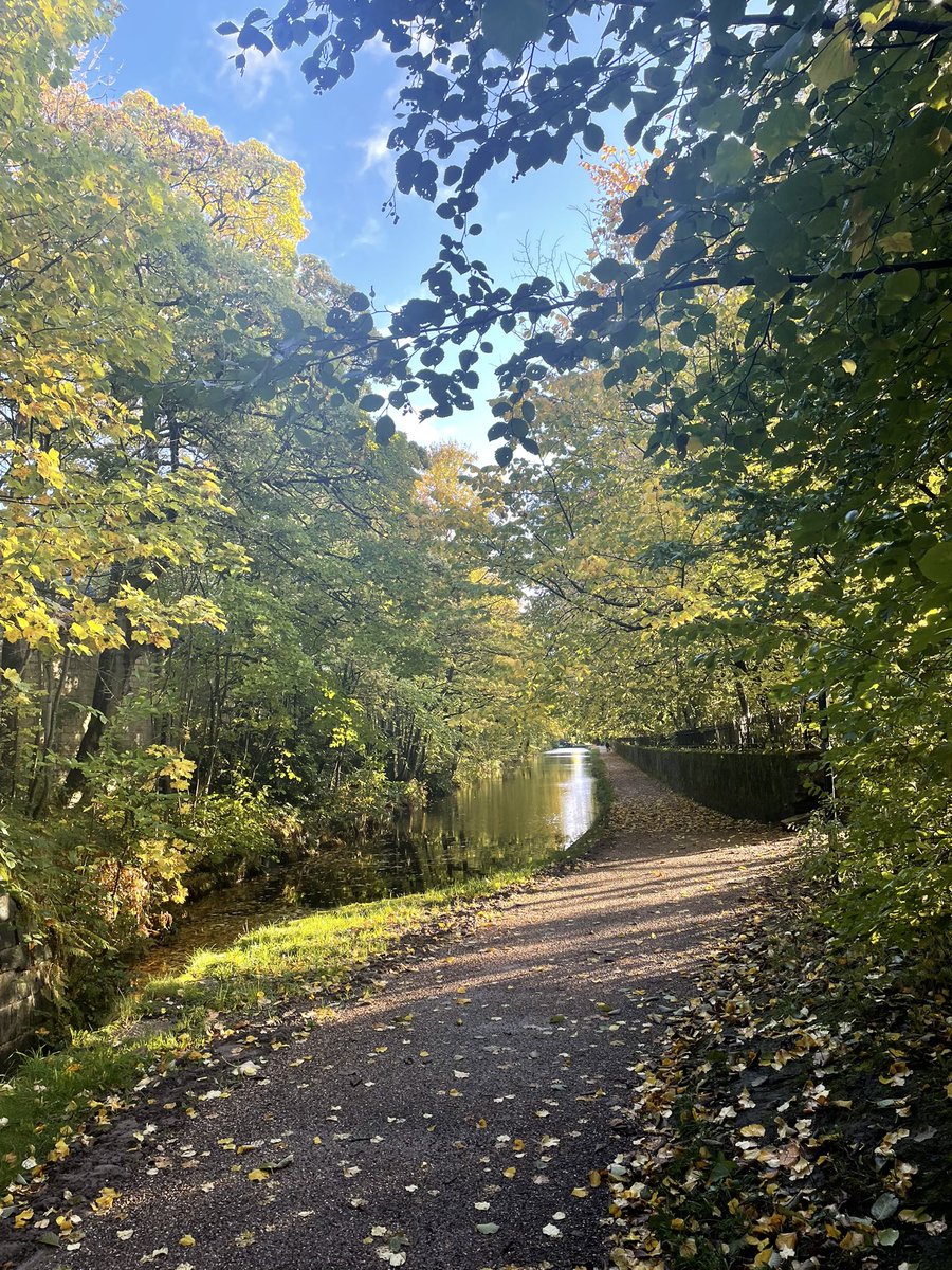 Heidimcurry's tweet photo. After weeks of training, out today with no particular time or distance. Just the rain, rainbows, sunshine, autumn leaves and the simple pleasure of running. Lovely 😊🍂🍁🏃🏻♀️🌈☀️🌧 #NotMarathonTraining @absolute360 @TeachersRunClub @UKRunChat https://t.co/Yt2cwFblAN