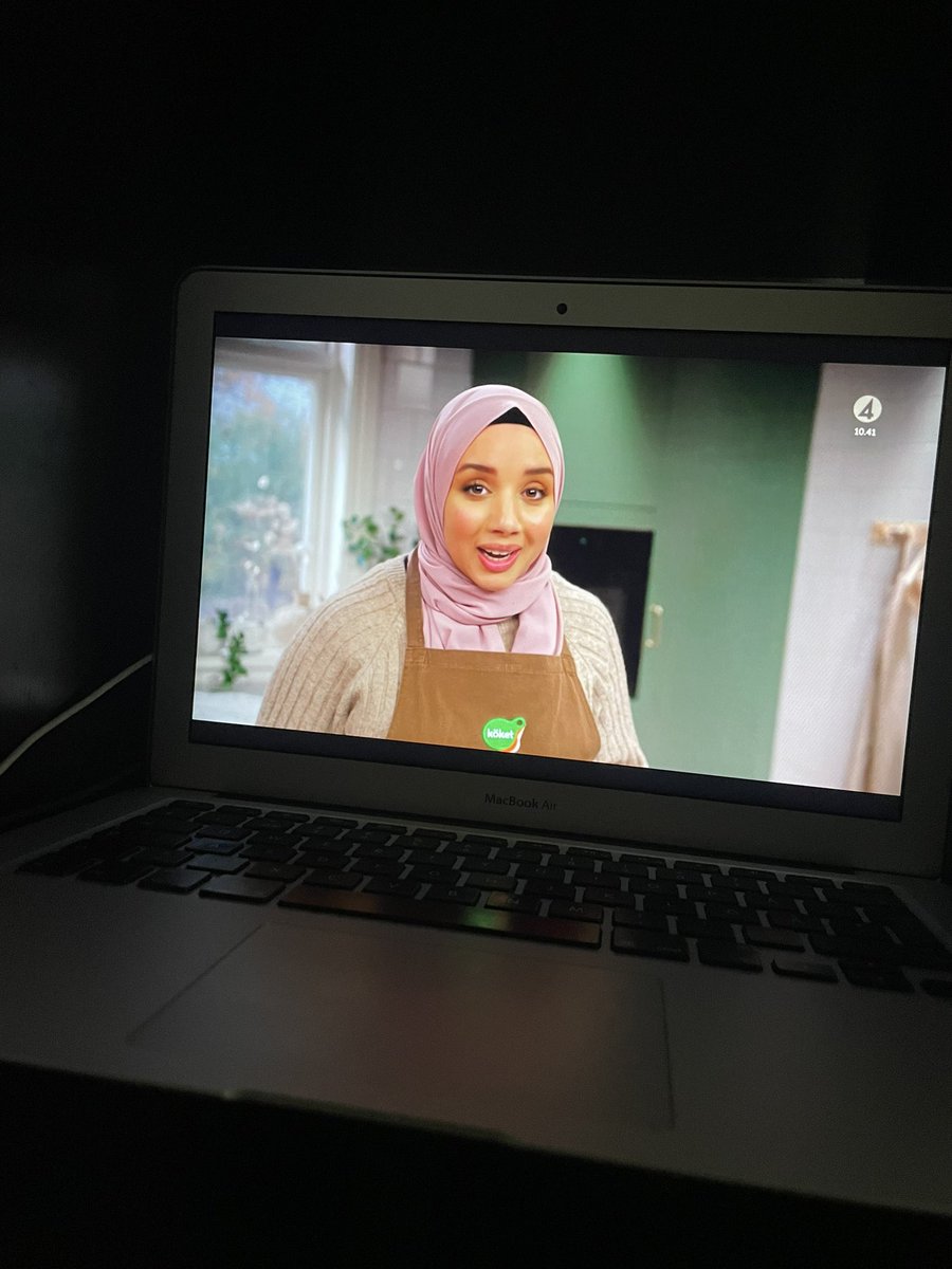 DMorfar's tweet image. För 5 minuter sedan rapporterade man om slakten av kvinnor i Iran 🇮🇷