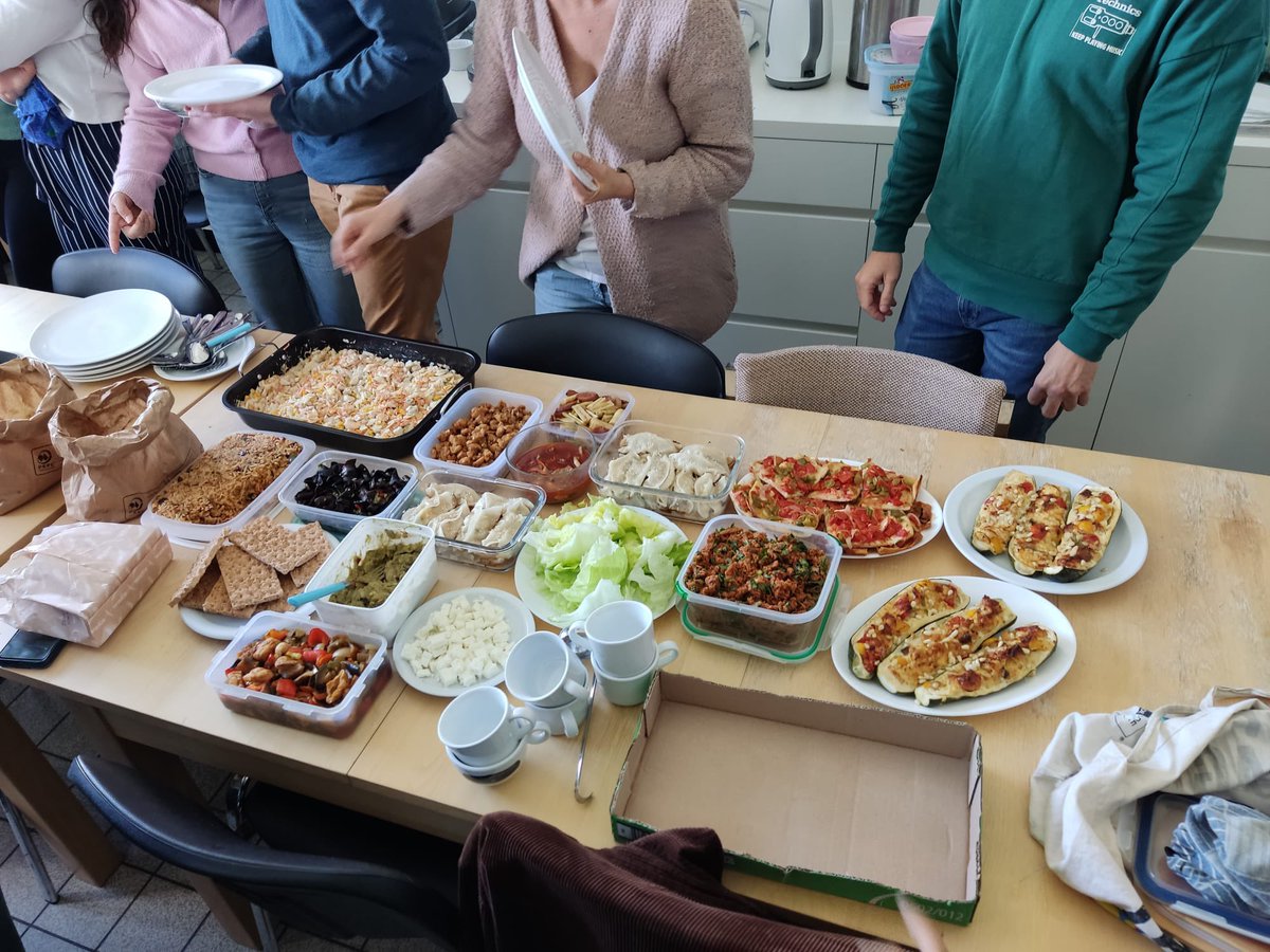 Erik_Meers's tweet photo. From Belgian waffles to Indian sweet deserts and even Chinese spicy frog legs. International lunches have become a ‘thing’ in our group. 😋 https://t.co/x8w7QgBbSv
