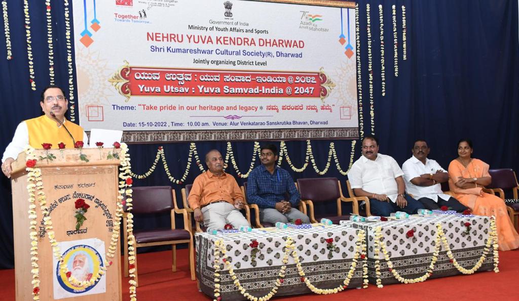 MYBharatHQ's tweet photo. Union Minister of Parliamentary Affairs, Coal and Mines Shri Pralhad Joshi inaugurates Yuva Utsav 2022 in 
@nykdharwad 
#YuvaUtsav https://t.co/J7jAwmeq48