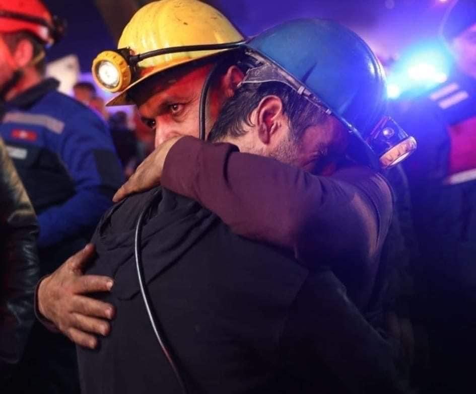nisancahayat's tweet photo. Doğarken ağladı insan 
Ağlayacağını bildi belki de hep 
Allah’ım sabır selamet ver 
Şehit olan 40 kardeşimizin mekanı cennet olsun Allah sabır versin 😢
                   #Bartın https://t.co/rJWam1fpkN